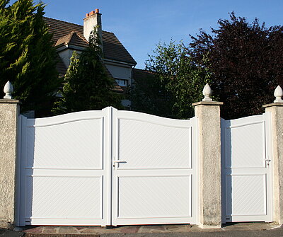 portail pvc blanc