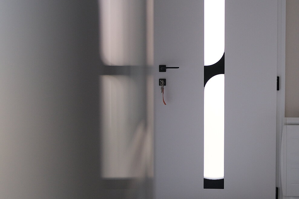 Porte d'entrée Aluminium Cadre Noir ligne Art Déco et Eclipse