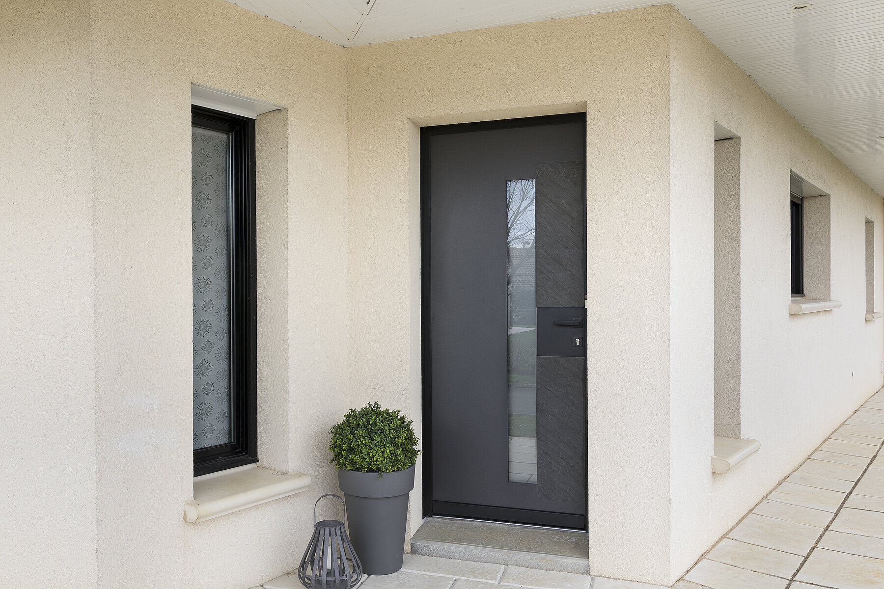 Vignette Porte d'entrée Aluminium Cadre Noir ligne Minéral