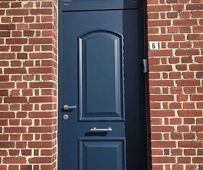 Porte d'entrée aluminium de couleur bleu