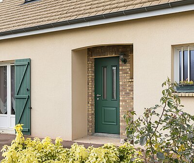 maison classique porte d'entrée alu
